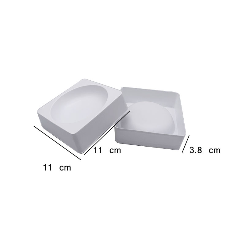 Thermoforming small square plastic trays