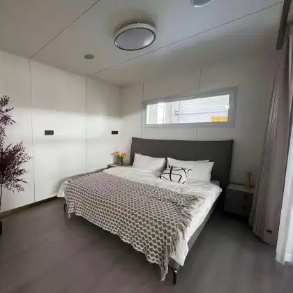 Luxury Apple Pod: Modular Capsule House & Mobile Home