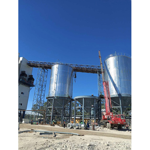 Stützkegelsilo aus Stahl mit pneumatischem Absaugsystem