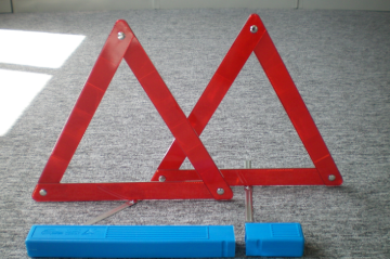 triangle d'avertissement le moins cher dans une boîte en plastique bleue