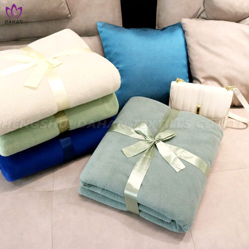 Coral Fleece Solid color polar fleece blanket. Supplier