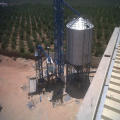 Wear-resistant and anti-clogging intermediate buffer silo