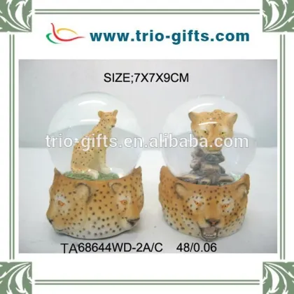 Hot sale polyresin leopard snow globes home decoration