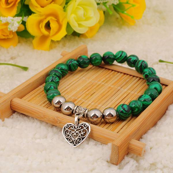 Bracelet en malachite naturelle avec pendentifs en alliage