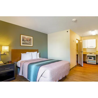 Economic Modern Design Hometowne Studios Hotel Bedroom Furniture Set