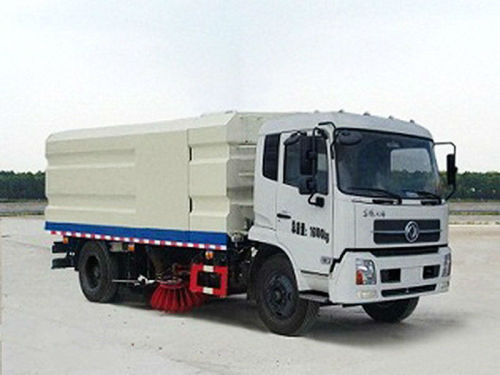 155KW Dongfeng Vaccum Street Sweeper