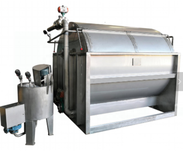 Garment dyeing machine with constant temperature pressure