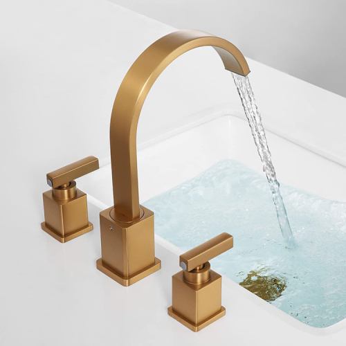 Banu idẹ goolu ti o tẹ si faucet