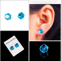 Boucles d&#39;oreilles en cristal de diamant de couleur aimant eau cube santé