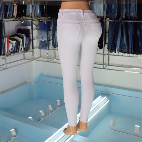 Moda de jeans de mujer blanca