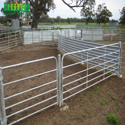 Painéis de currais de cavalo usados ​​cerca de painéis de gado