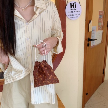 'Retro Style Floral Drawstring Bag - Makeup Bag, Gift Bags, No Minimum'