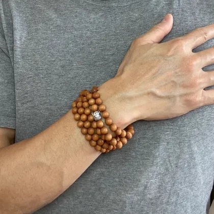 Mala Beads Bracelet: Sandalwood, 108 Beads, Buddha Figurine - Ideal for Meditation