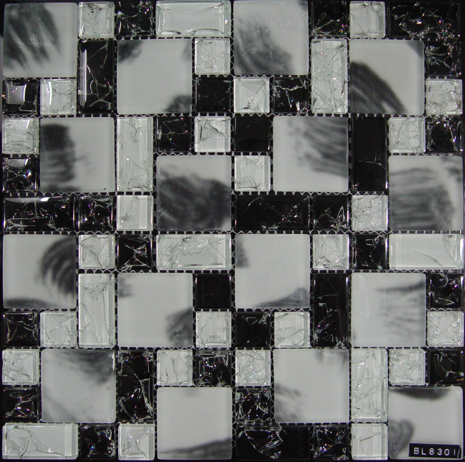 Fashion Black Scrawl Cracked Glass Mosaic