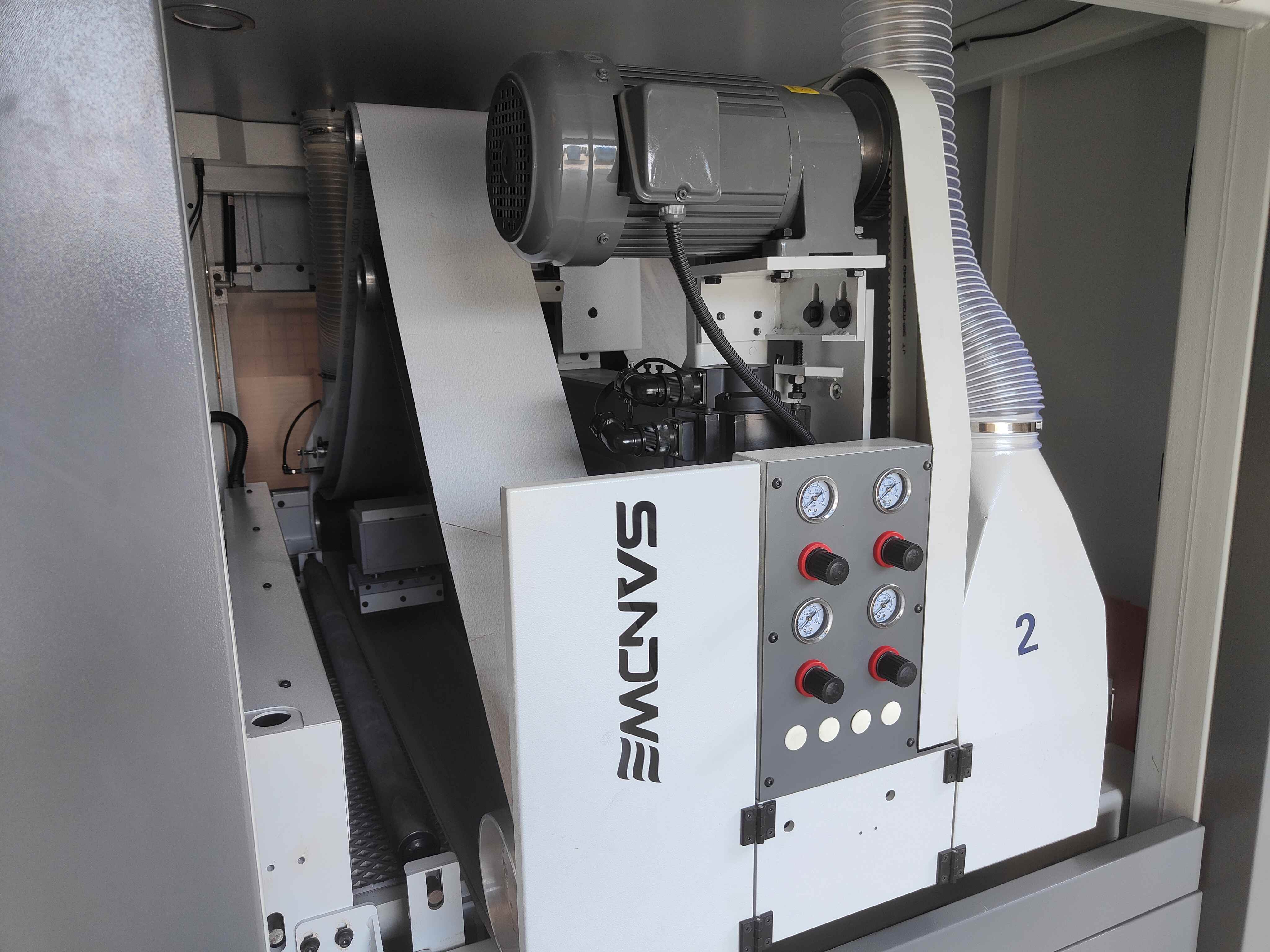 Automatic profile sanding machine for wood plates