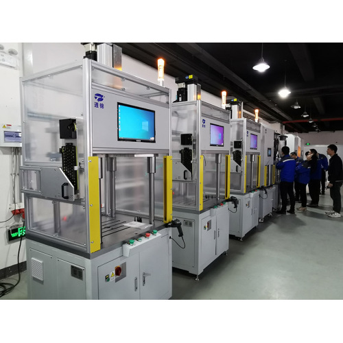 Аўтамабільная вадзяная помпа зборку націскаюць машыну