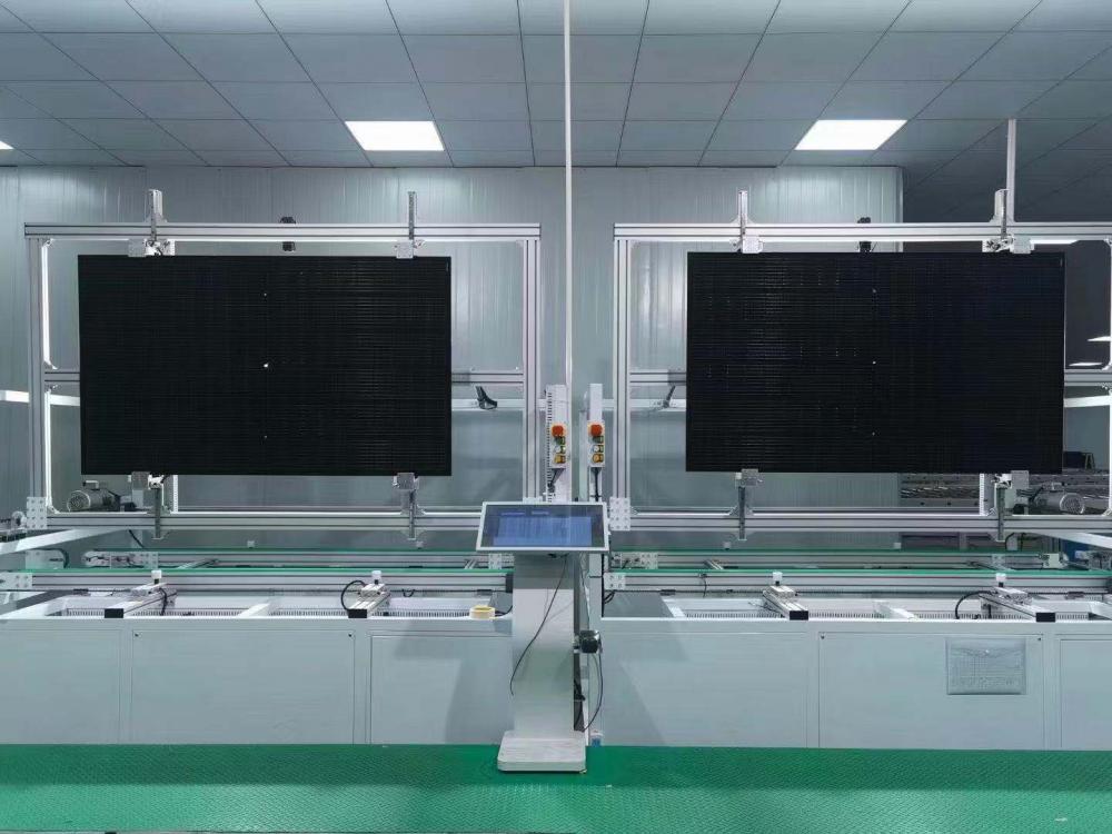 All-black PV module Tier 1 with TUV CE