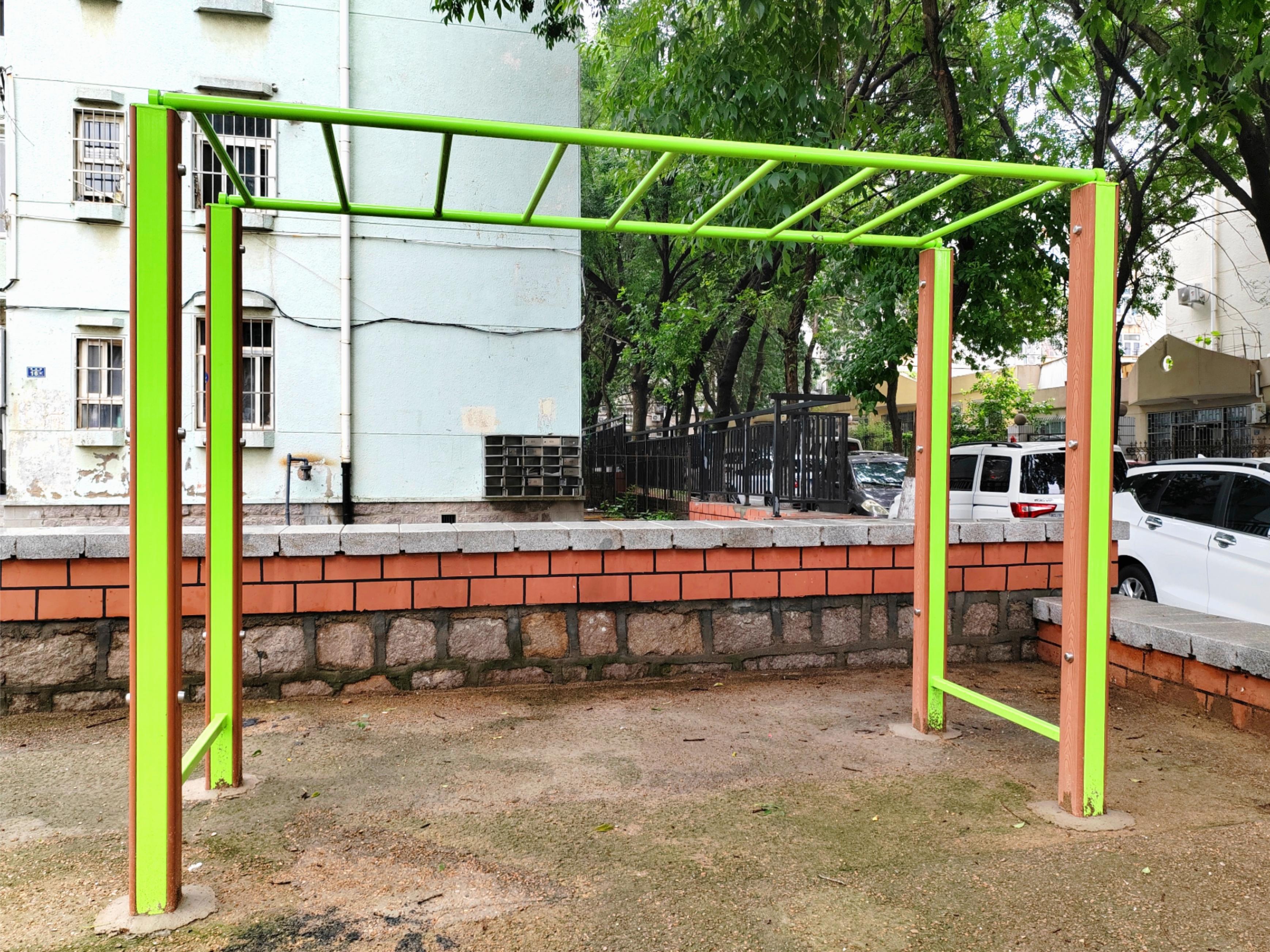 Outdoor fitness equipment