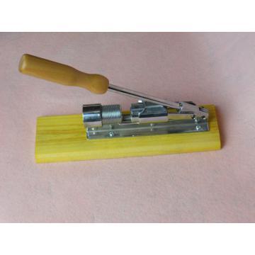 Kitchen tool nut cracker machine