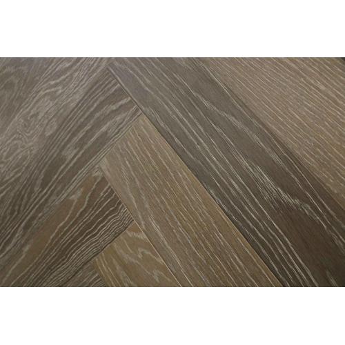 Parquet contrecollé en chêne à chevrons