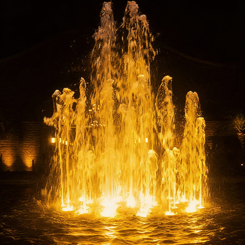 Фонтани об дар боғи беруна