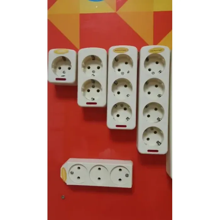 4-контактная удлинительная розетка европейского типа E5004E