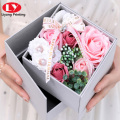 Exquisita caja de flores de rosas dobles de dos pisos