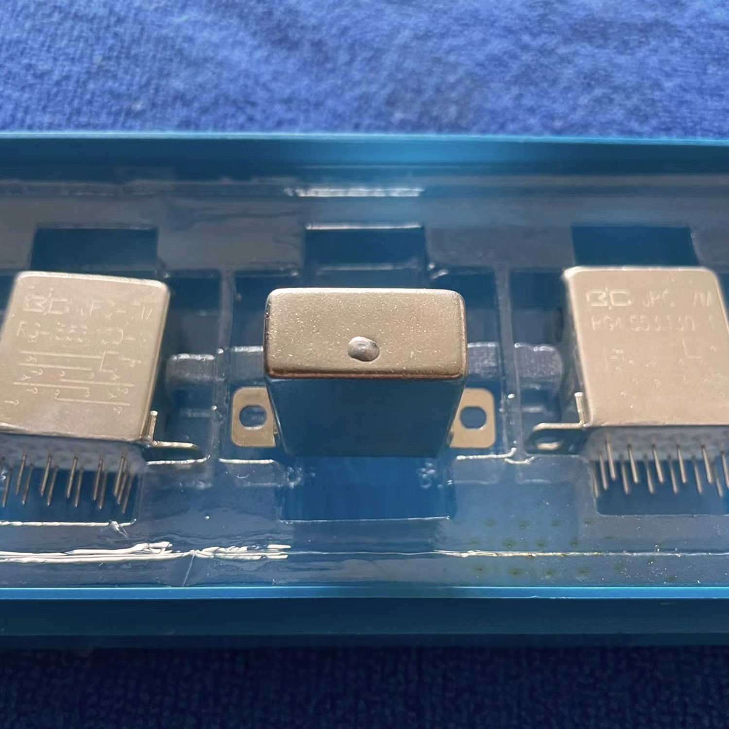 JRC-7M RG4.553.130.1 Gros plan sur le relais