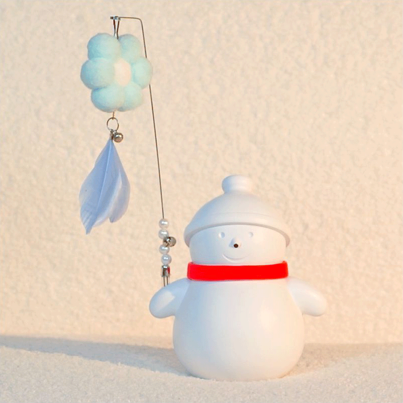 মজা এবং খেলার জন্য পালকযুক্ত স্নোম্যান পোষা খেলনা