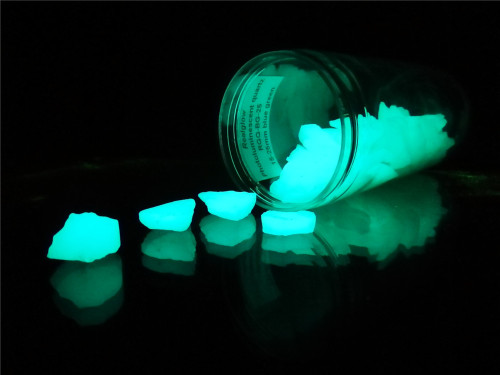 Realglow Photoluminescent Quartz Blue-green 25mm