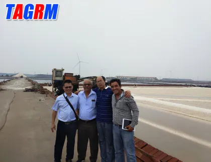 Agricultural machine/sea salt combine harvester