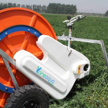 A fully automatic braking sprinkler machine that can easily stretch by human labor to avoid damaging crops Aquago 50-90