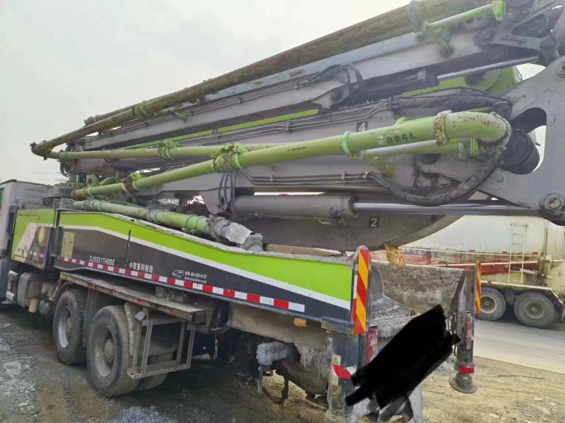 Zoomlion Mercedes-Benz 52-meter Concrete Pump Truck