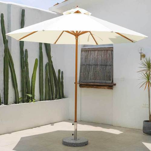 Moderno esterno usa un parasole di protezione solare impermeabile