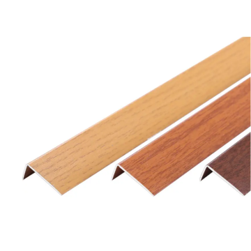 Angle d&#39;aluminium de grains de bois