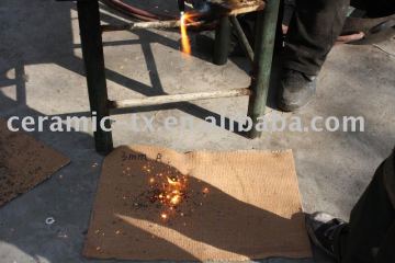 Ceramic cloth with vermiculite for welding