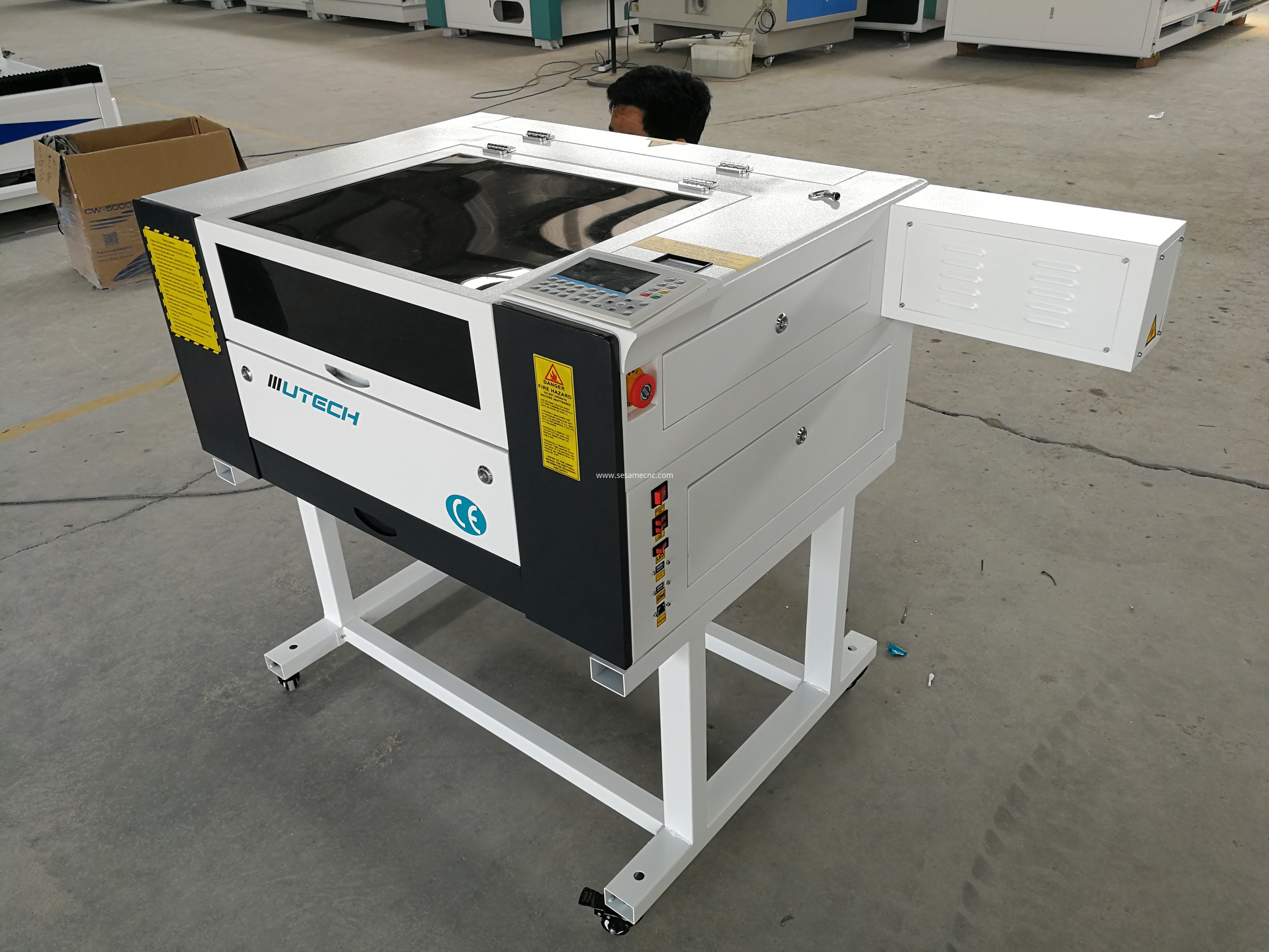 laser cutting machine