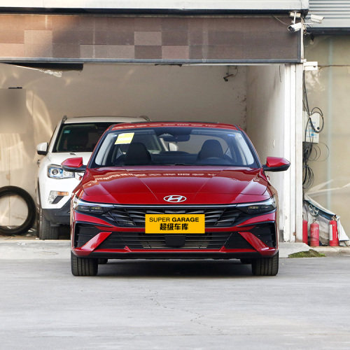 Noul Hyundai Elantra 1.5L AWD cu scaune din piele