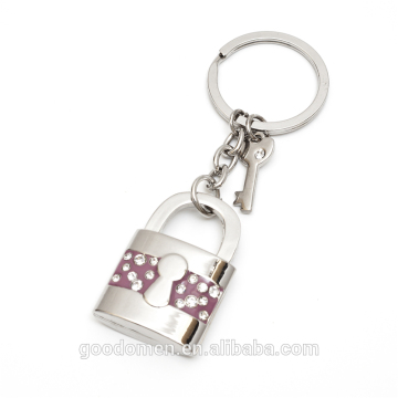 Wholesale cheap zinc alloy lock shape crystal keychain