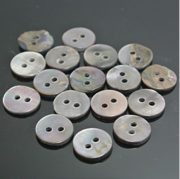 New arrival fashion fancy 4 holes white color trocas shell button for shirt