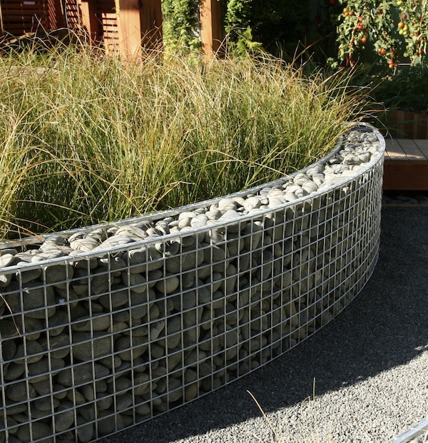Design-Carl-Pickens-Ellerslie-NZ-2009-Gabions-filled-with-graywacke-pebbles (1)