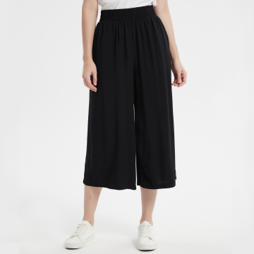 Pantaloni corti dal taglio ampio e casual quotidiano