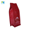 válvula vermelha em sacos de grãos de café expresso