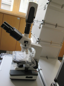 Veterinary Lab Microscope with 1/2 Coms Camera