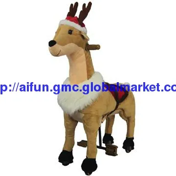 Merry Christmas! Take the reindeer toys as kids\' Christmas gifts