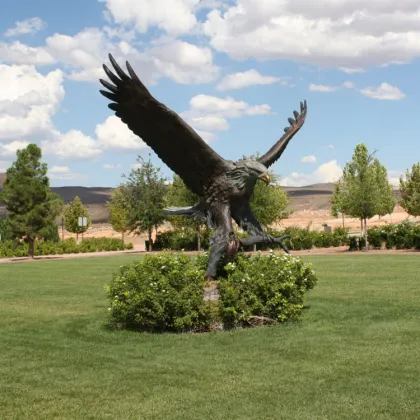 American popular metal hawk art sculpture bronze flying eagle statues