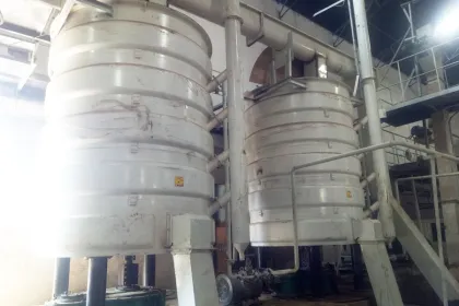 Vertical steaming and stir-frying cauldron pot