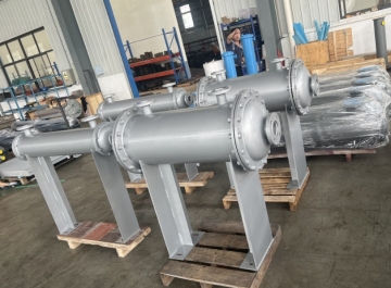 Water heat exchanger for power plants