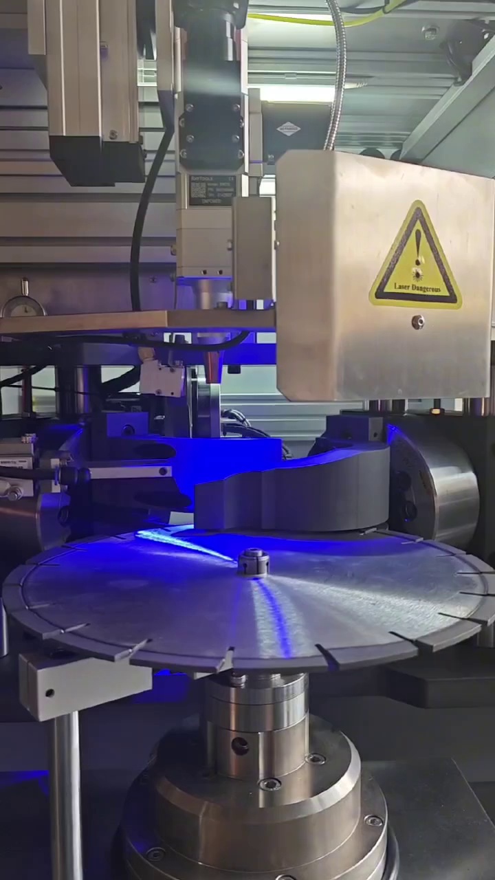 Laser-Welded Segmented Diamond Saw Blade for Cured Concrete and Hard Materials