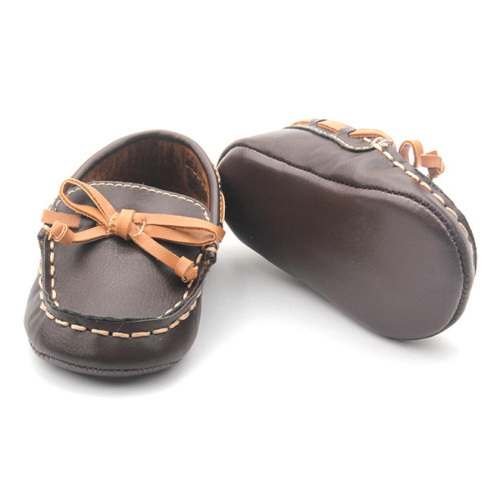 Braune Babyschuhe mit weicher Sohle